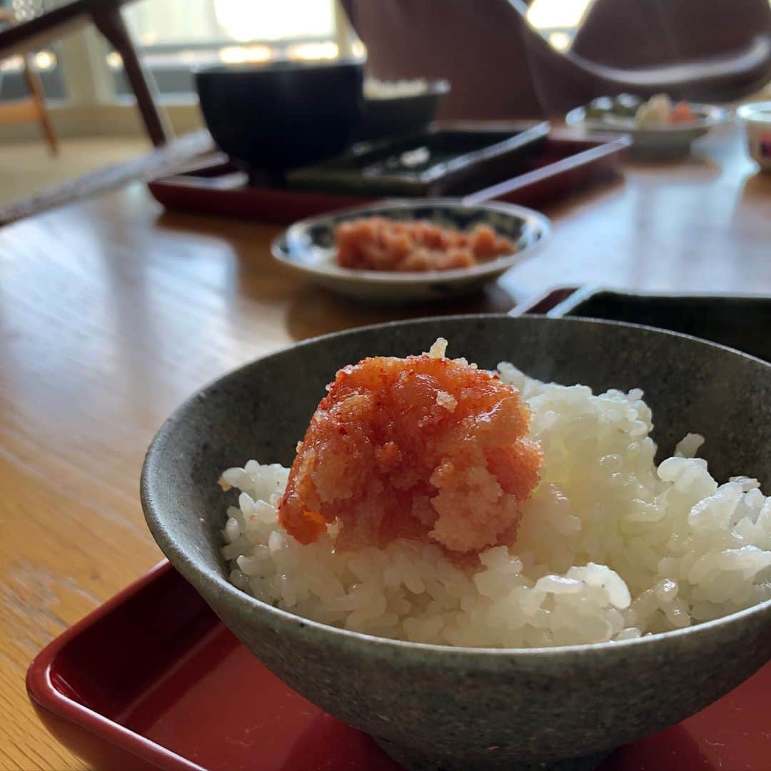 行正り香さんのインスタグラム写真 - (行正り香Instagram)「おはようございます。今日は北海道ホッケの干物と博多の明太子。本日はかば田のピリ辛明太。いやあ、美味しいわあ。よい一日となりますように！#行正り香 #rikayukimasa #朝ごはん」10月25日 9時55分 - rikayukimasa