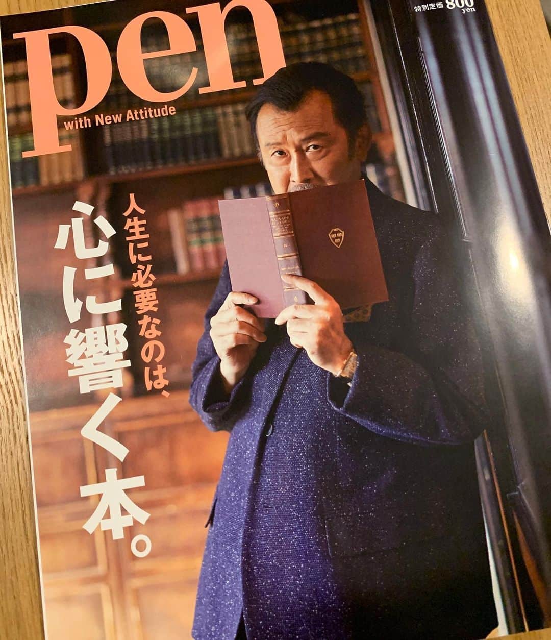 入江悠のインスタグラム：「発売中の「pen」で大好きな劉慈欣『三体』シリーズについて語っております。 第三部翻訳も心待ちに。  撮影終わって、徐々に読書の日々へ。」
