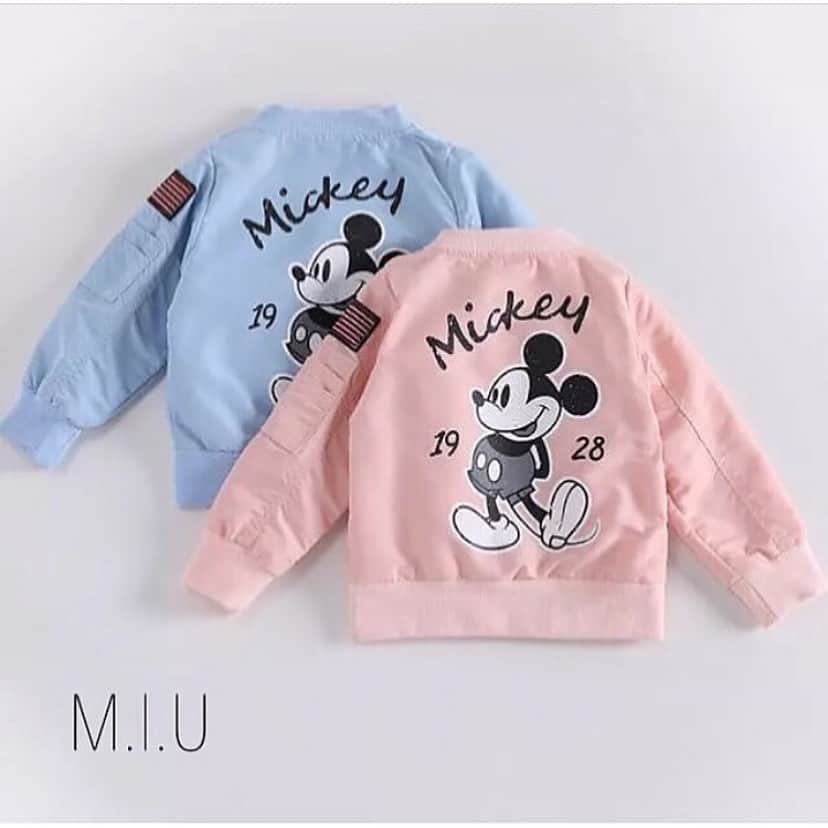 M.I.U?(エムアイユー)のインスタグラム：「. 再販‼️ 数に限りがあります！ . 【商品番号#MIU571】 ◆キャラクタージャケット◆ . カラー ブルー、ピンク . サイズ 80、90、100、110、120、130 展開 . 【プロフィール上のURLから進んでね☝️❤️】 . . #MIU男の子 #MIU女の子 #MIUキッズ #MIUベビー ☝︎ハッシュタグより関連商品が見られます🔎 . 質問等は全てEメールにてお願いします📩DM、コメントは見逃してしまう場合があります🙇 . . #海外子供服#輸入子供服#韓国子供服#子供服#ベビー服#キッズ#ベビー#キッズファッション#kidsfashion #キッズコーデ #女の子#男の子#親バカ #ベビーモデル #赤ちゃん #女の子ママ #男の子ママ#ベビフル #新米ママ #0歳#1歳#2歳#3歳#4歳#5歳」