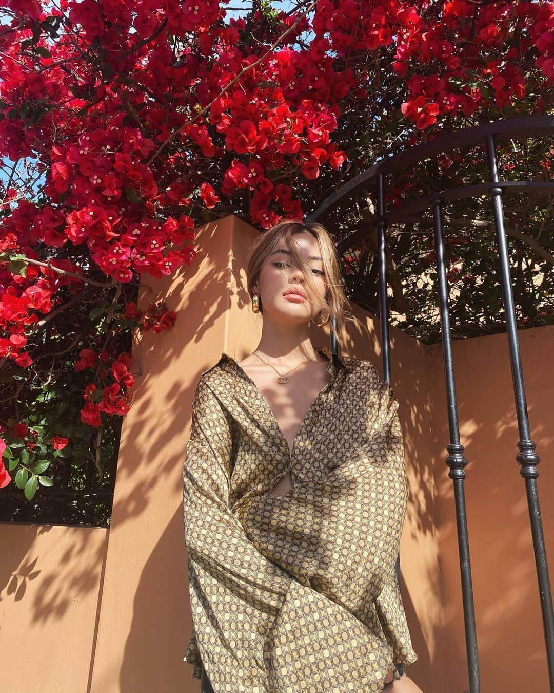 リリーマイマックさんのインスタグラム写真 - (リリーマイマックInstagram)「I love button downs 🥺 @lacademie_ @revolve」10月25日 10時32分 - lilymaymac