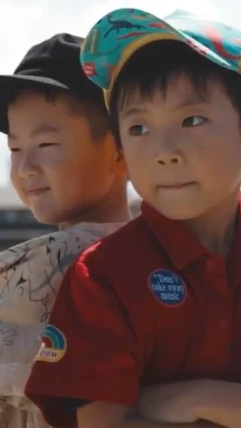 株式会社アドバンス社さんのインスタグラム動画 - (株式会社アドバンス社Instagram)「④ 2020年夏　暑い、熱い、夏でした。 アドバンス社のキッズモデル・ジュニアモデルたちは、 ライブが中止になったけれど、 自分たちの日頃のがんばりを、 2020夏にしかできないことを、 Movieに残しました。 （富山メンバー） 少しづつご紹介していきます。 私たちの成長を見守ってくださる すべての皆さんに感謝。 （Special Thanks 渡辺浩章/水野優磨）. . #アドバンス社 #キッズモデル #Kids #モデル #Model #富山 #アドバンス社富山支社 #石川 #ダンス #ウォーキング #ボーカル #Movie」10月25日 10時35分 - advance_sya