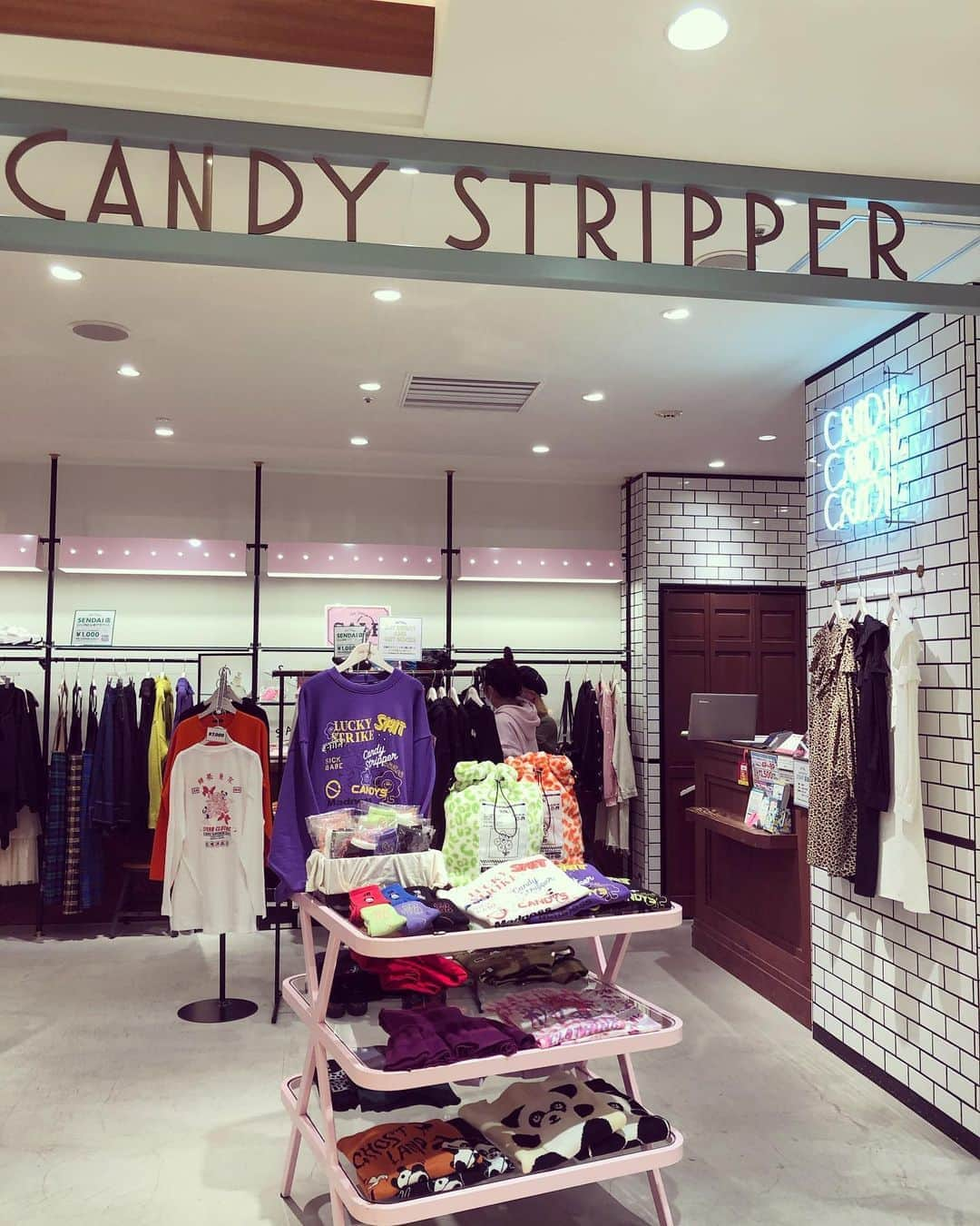 橋本塁さんのインスタグラム写真 - (橋本塁Instagram)「【Candy Stripper仙台！】 仙台PARCO6階にある今回コラボさせて頂いたキャンスパにお邪魔！コラボMA-1同様にキャンディーのアイテムはめちゃくちゃ可愛いので是非チェックをば！ #candystripper #キャンスパ #stingray #sendai」10月25日 10時39分 - ruihashimoto