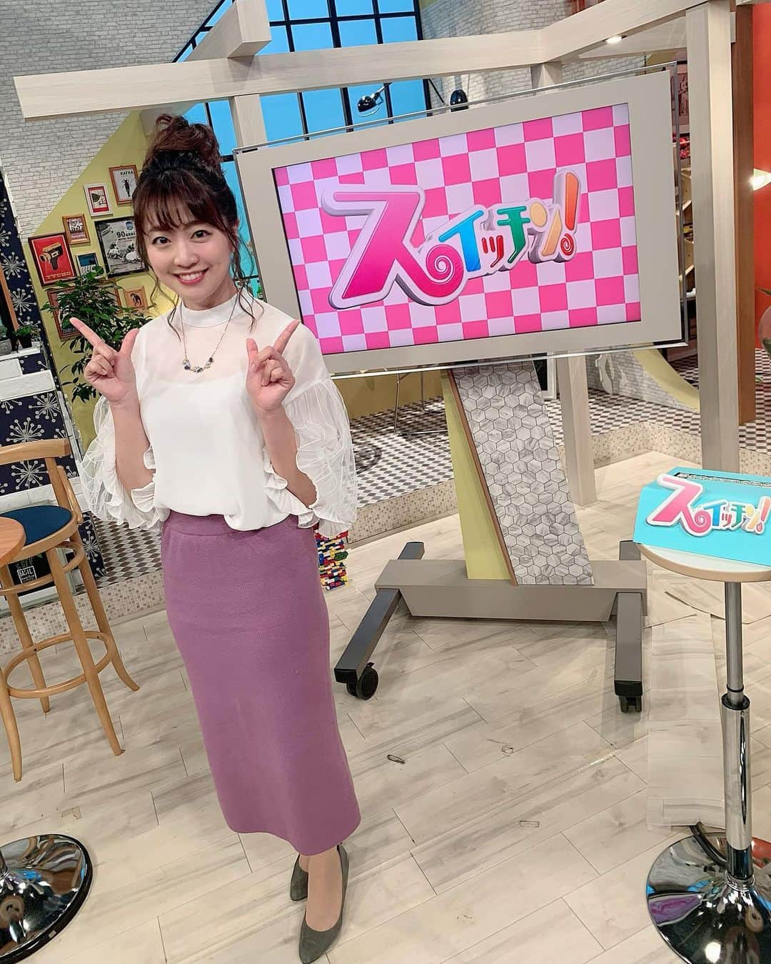 湯浅知里さんのインスタグラム写真 - (湯浅知里Instagram)「♡♡ . . #スイッチン！ 来週も出番がありそうです : ) ❣️ みて下さいね〜。 . #菊花賞 🏇✨✨ 良馬場のコンディションで行われそうです😌✨✨ . ◎コントレイル ◯ヴェルトライゼンデ . 毎日王冠を勝ったサリオスみると コントレイルに逆らえはしないかなぁ(>_<) それに昨日のメインも福永騎手が勝った😳福永騎手は良い流れですね。 とはいえ競馬に絶対はない！！ 逆転するならチームオルフェで挑むヴェルトライゼンデでしょうか、、。 ダービー、神戸新聞杯とメンバーの中で上がりは最速。大舞台に強い鞍上も不気味です。 . ▲に印を打つには悩みますね〜。 調教では特に#バビット が印象的でしたが、調教だけでみると他にも買いたい馬がたくさん、、 バビットの場合、昨日のスマイルカナのような事もあるし😣 #ディープポンド #レクセランス . 個人的に赤枠が怖いのでサトノインプレッサもおさえるかな、、✊今日はコントレイルとヴェルトライゼンデのみの馬券を買いたいけど、やっぱり3連単で勝負したくなっちゃう🥺🔥 . 皆さんの予想と買い目は？？？ . #コントレイル #ヴェルトライゼンデ #バビット #ディープポンド #サトノインプレッサ #サトノフラッグ #ブラックホール #ダノングロワール #ガロアクリーク 絞らなきゃ、、。 #競馬 #馬好き #umajo #予想 #湯浅知里」10月25日 10時57分 - chisato.y515