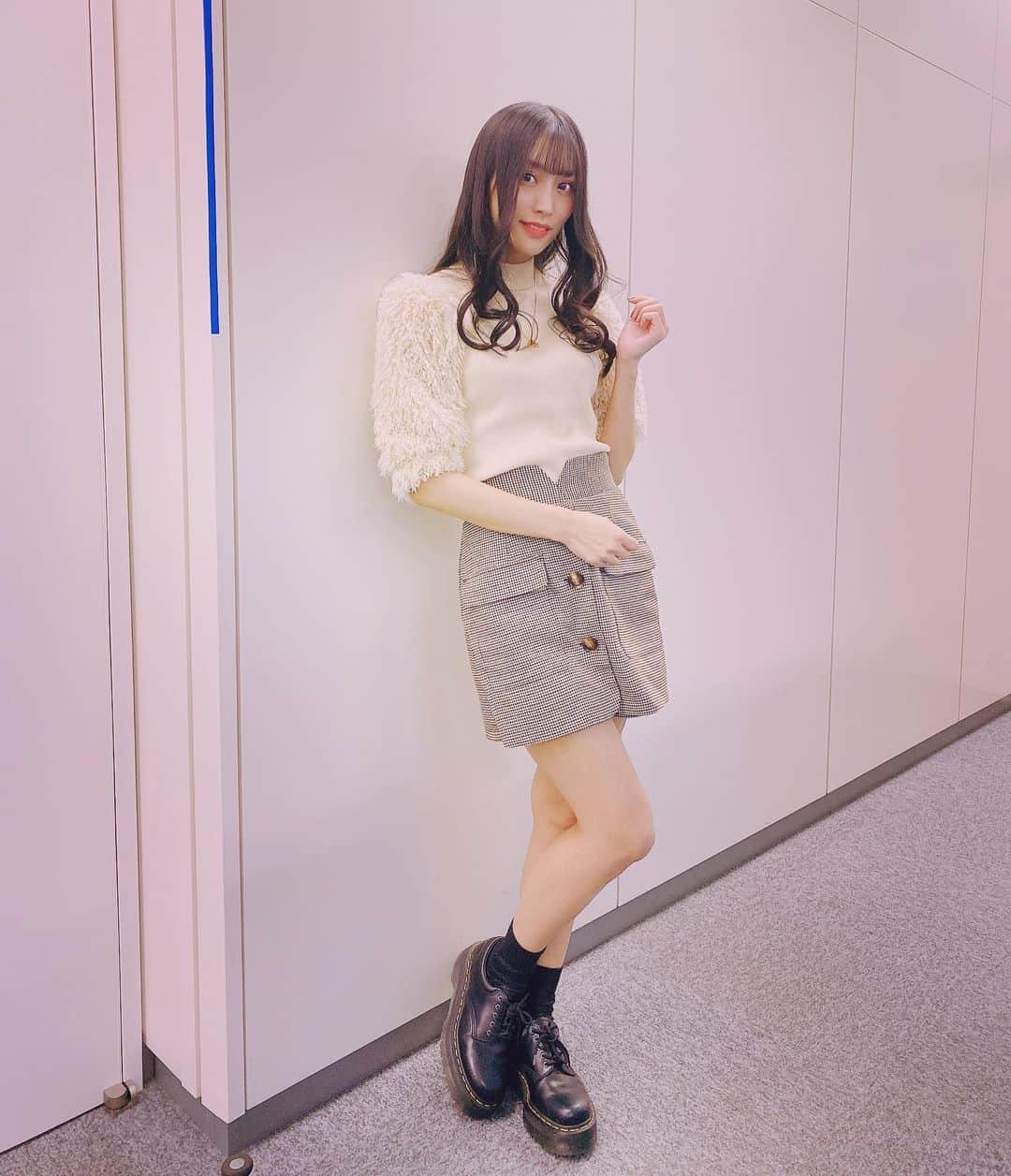 根岸愛のインスタグラム：「👗💕👗 昨日のお洋服😗💕 腕のふぁさふぁさが いい感じ🥰 #fashion #darich #resexxy #ねぎしふく #ねぎ私服 #私服」