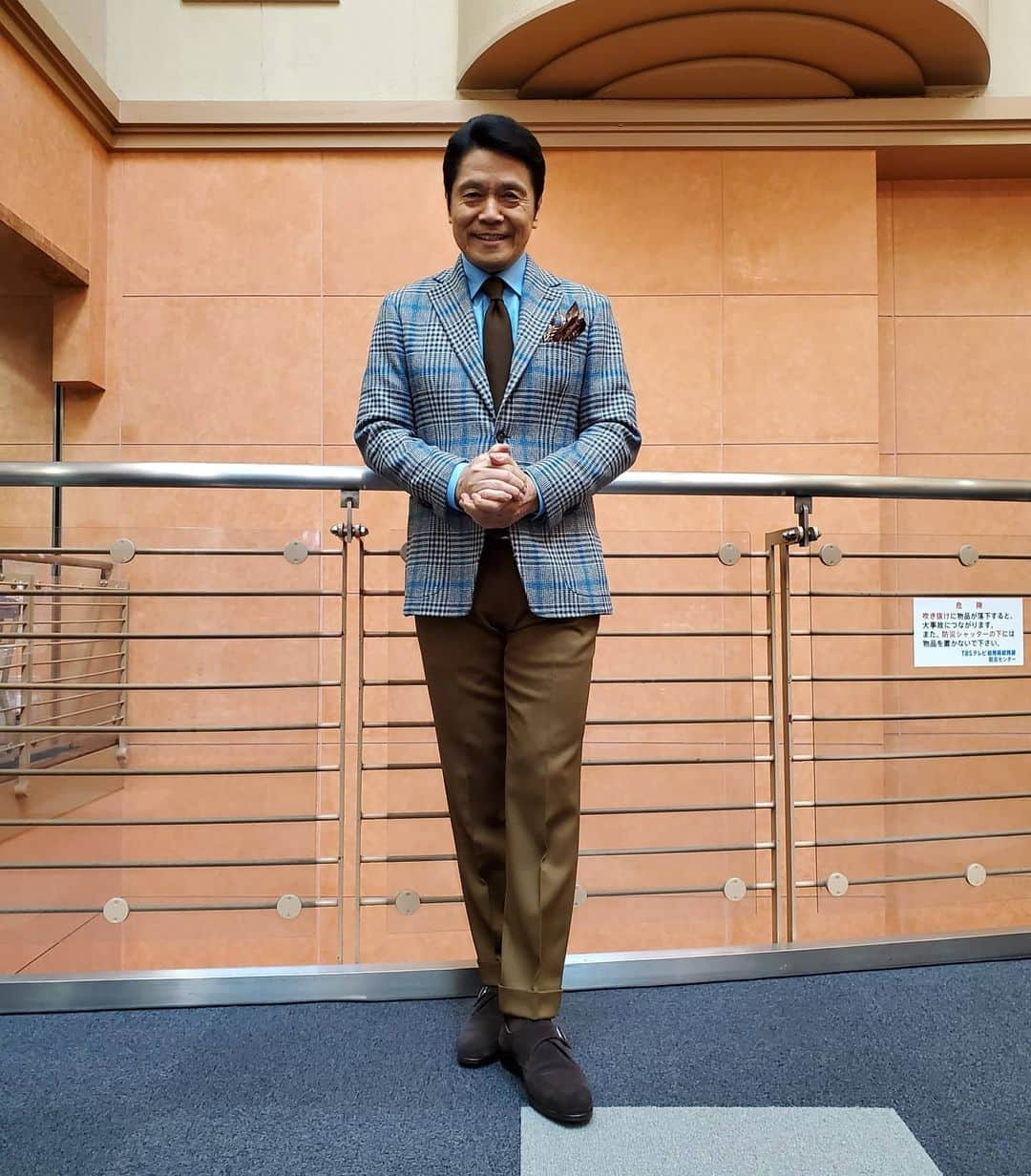 峰竜太のインスタグラム：「#アッコにおまかせ❗ #jacket#sartorio #shirt#yamatoyashirt#tie#attovannucci #pants#PT#shoes#glannicampagna」