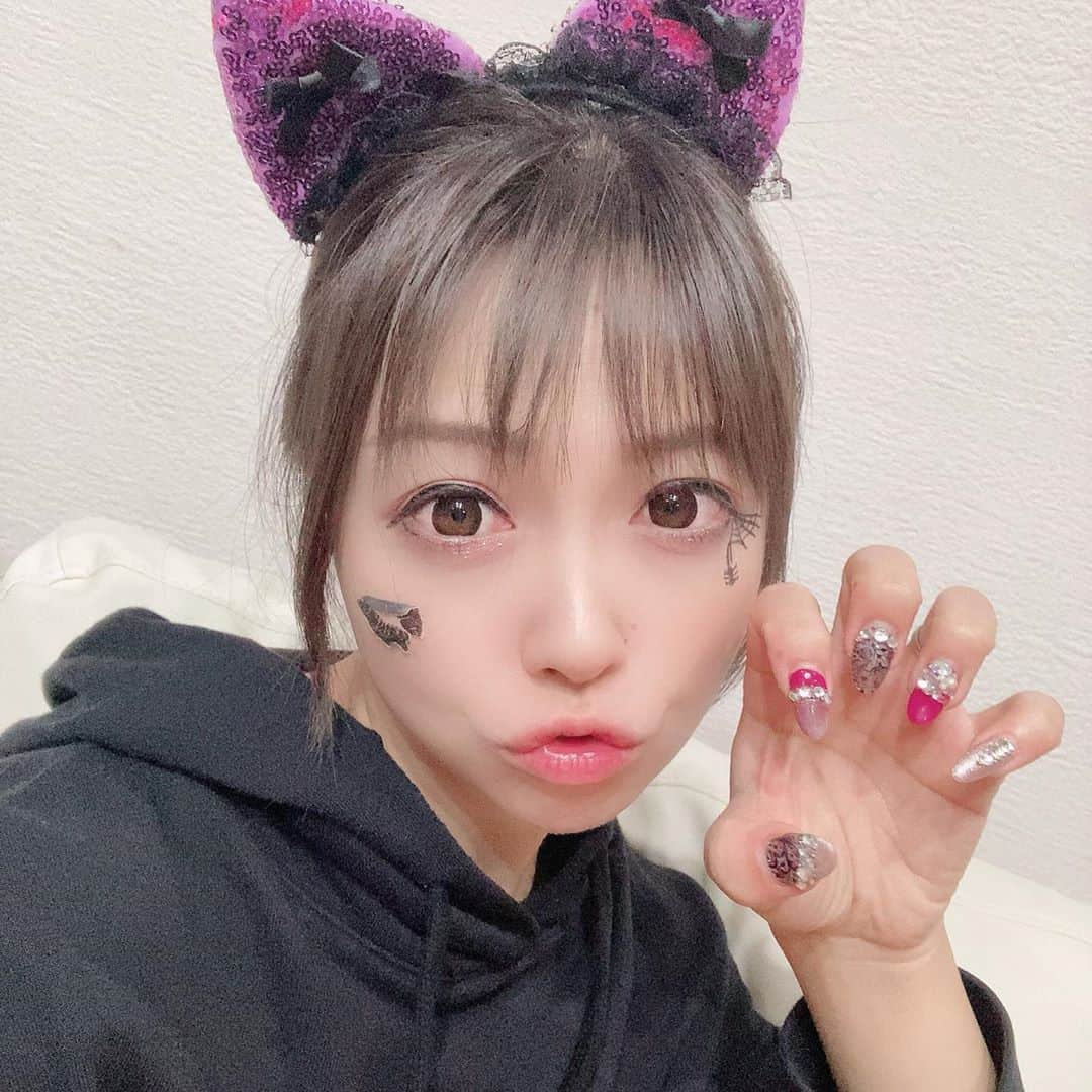 瀬名あゆむさんのインスタグラム写真 - (瀬名あゆむInstagram)「第一回目ハロウィンパーティー終わりましたー♡ みんな大好きカレーライスと餃子も作ったわよ♫（写真は載せるほどでもないなら却下😂）  ゲームは #箱の中身はなんだろな  #空気砲 を使った#射的 をやったよ♫  おうちパーティー大好き♡  #ハロウィン #おうちパーティー #子供のいる暮らし #年長 #6歳 #6歳男の子 #ママ #パーティーゲーム #おうちごはん #おうち時間」10月25日 2時26分 - sena_ayumu