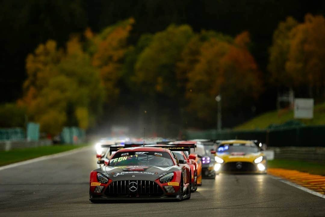 Mercedes AMGさんのインスタグラム写真 - (Mercedes AMGInstagram)「The @total24hoursofspa at the legendary @circuit_spa_francorchamps is underway. Impressions from the first exciting race hours. 📸  @akkaaspteam @hauptracingteam @htpmotorsport / @winwardracing @jpmotorsportofficial @Madpanda_Motorsport @ramracingcom @SPS_performance #AMGGT3 #MercedesAMG #24hAMG #Spa24H #GTWorldChEu #IntGTC #10YearsAMGCustomerRacing」10月25日 2時21分 - mercedesamg