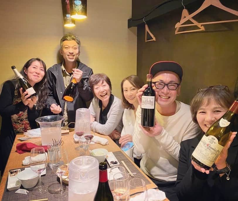 ひぐち君さんのインスタグラム写真 - (ひぐち君Instagram)「久々のレコールデュヴァン・クラス会🍷 5年前、知識0のボクを"ワインエキスパート合格"へと導いてくださった塩入先生😊 ソムリエドヌールのお祝いもしていただきました🥂 ワインと串揚げのペアリング、オススメです🍷 #レコールデュヴァン  #なんなん亭 #串揚げ #新宿 #wine #vin #vino #winetime #winelover  #instawine #wineexpert  #tokyo  #sommelierdhonneur  #bellavista  #louisroederer  #claudedugat  #alaingraillot  #caberti #cosdestournel」10月25日 2時44分 - higehiguchi