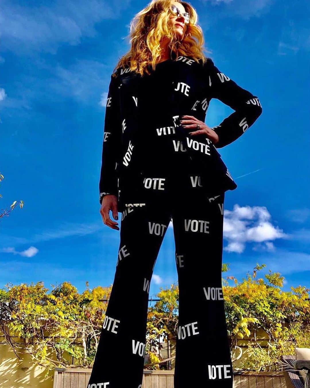 WHO WHAT WEARさんのインスタグラム写真 - (WHO WHAT WEARInstagram)「ICYMI, today is #NationalVoteEarlyDay, and there are 11 days until the 2020 election. Consider this your friendly reminder to make your voting plan and cast your ballot.   And whether you vote by mail or head to the ballot box come November 3rd, we want to see all the #voting selfies, so be sure to tag us for the chance to get featured. Need more information on where to vote early in your state? Head to the link in our bio.   RG: @lizzobeeating, @kerrywashington, @juliaroberts, @traceeellisross, @busyphilipps, @jenniferaniston, @selenagomez, @mandymooremm, @zoeisabellakravitz」10月25日 2時48分 - whowhatwear