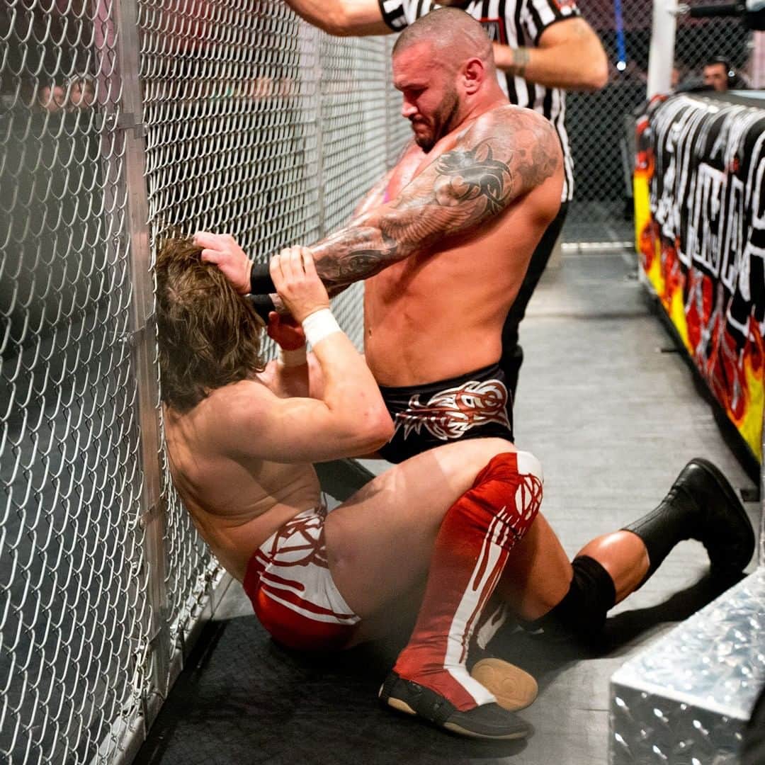 WWEさんのインスタグラム写真 - (WWEInstagram)「With 7️⃣ #HellInACell bouts under his belt, @randyorton is among the most experienced Superstars inside the career-altering structure. Will that give him the upper hand against @dmcintyrewwe tomorrow at #HIAC?」10月25日 3時00分 - wwe