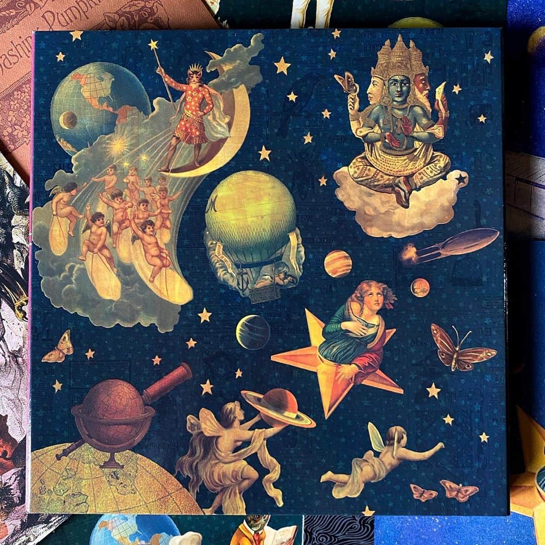 Kerrang!さんのインスタグラム写真 - (Kerrang!Instagram)「Smashing Pumpkins' third studio album, Mellon Collie and the Infinite Sadness, was released on this day back in 1995! What's the best track on the record? 🌟 ⠀⠀⠀⠀⠀⠀⠀⠀⠀ @smashingpumpkins #kerrang #kerrangmagazine #smashingpumpkins #thesmashingpumpkins #melloncollie #melloncollieandtheinfinitesadness #rock #altrock #alternativerock」10月25日 3時25分 - kerrangmagazine_