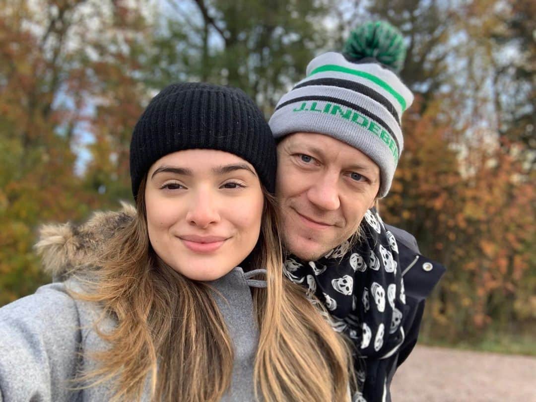 チャチー・ゴンザレスのインスタグラム：「Enjoying these fall colors with my baber before the darkness pays Finland a visit in a few short weeks. 😬 @jukkadudeson ❤️」