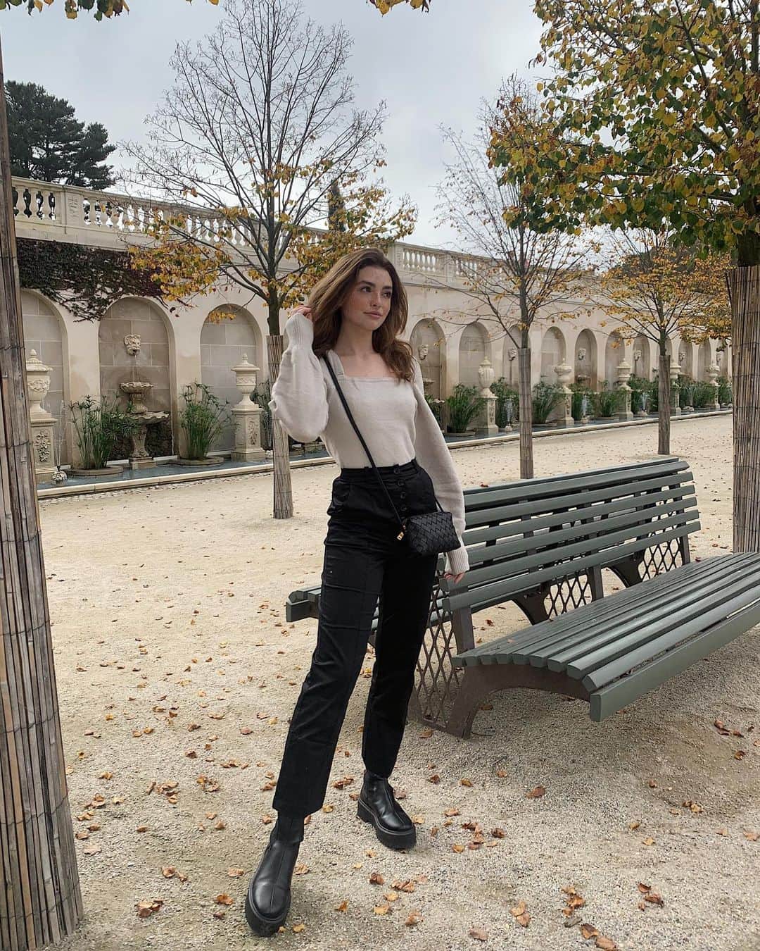 のインスタグラム：「A day in the park 🌳 #revolveme」