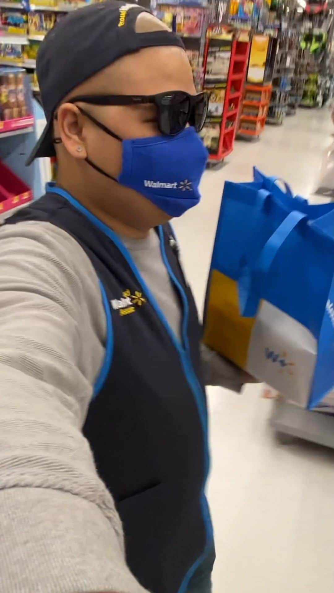 Wal-Mart Stores, Incのインスタグラム：「Ready for a Walmart+ rap? 🙋🏽 Watch our skilled associates spit 🔥 about the long list of Walmart+ benefits. #WalmartPlus #fyp」