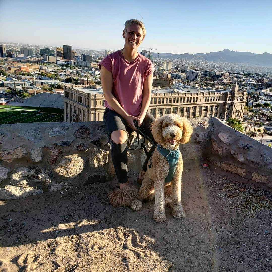 ソフィー・シュミットさんのインスタグラム写真 - (ソフィー・シュミットInstagram)「📍 El Paso City boardering Juarez,  Mexico.  It was so interesting walking along the streets being blocks away from the boarder. As we drove to leave the city I had a massive freak out as we approached a boarder inspection stop. I thought we took a wrong turn and we're heading into Mexico, but it was just a boarder control checking point. Looking for people or drugs I suspect.  Unfortunately everything was basically closed up again because is a rise in Covid cases, but we still has socially distanced fun.」10月25日 4時11分 - sophieschmidt13