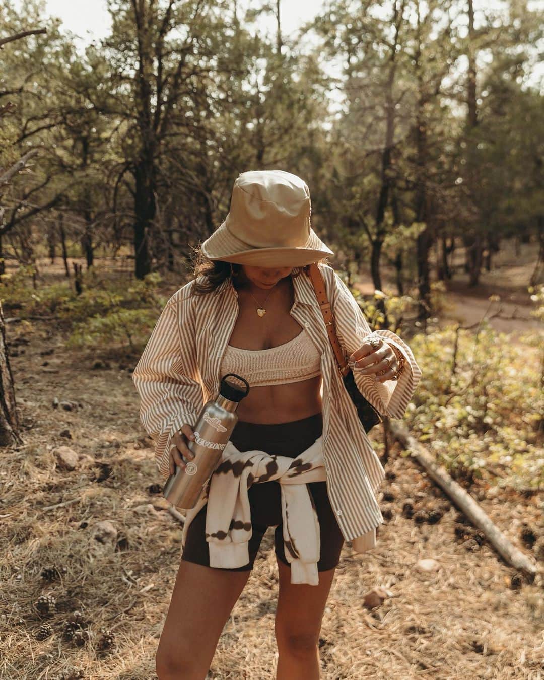 Collage Vintageさんのインスタグラム写真 - (Collage VintageInstagram)「Exploring Grand Canyon with my @revolve fam! 🥾🍂🏜 #camprevolve」10月25日 4時20分 - collagevintage
