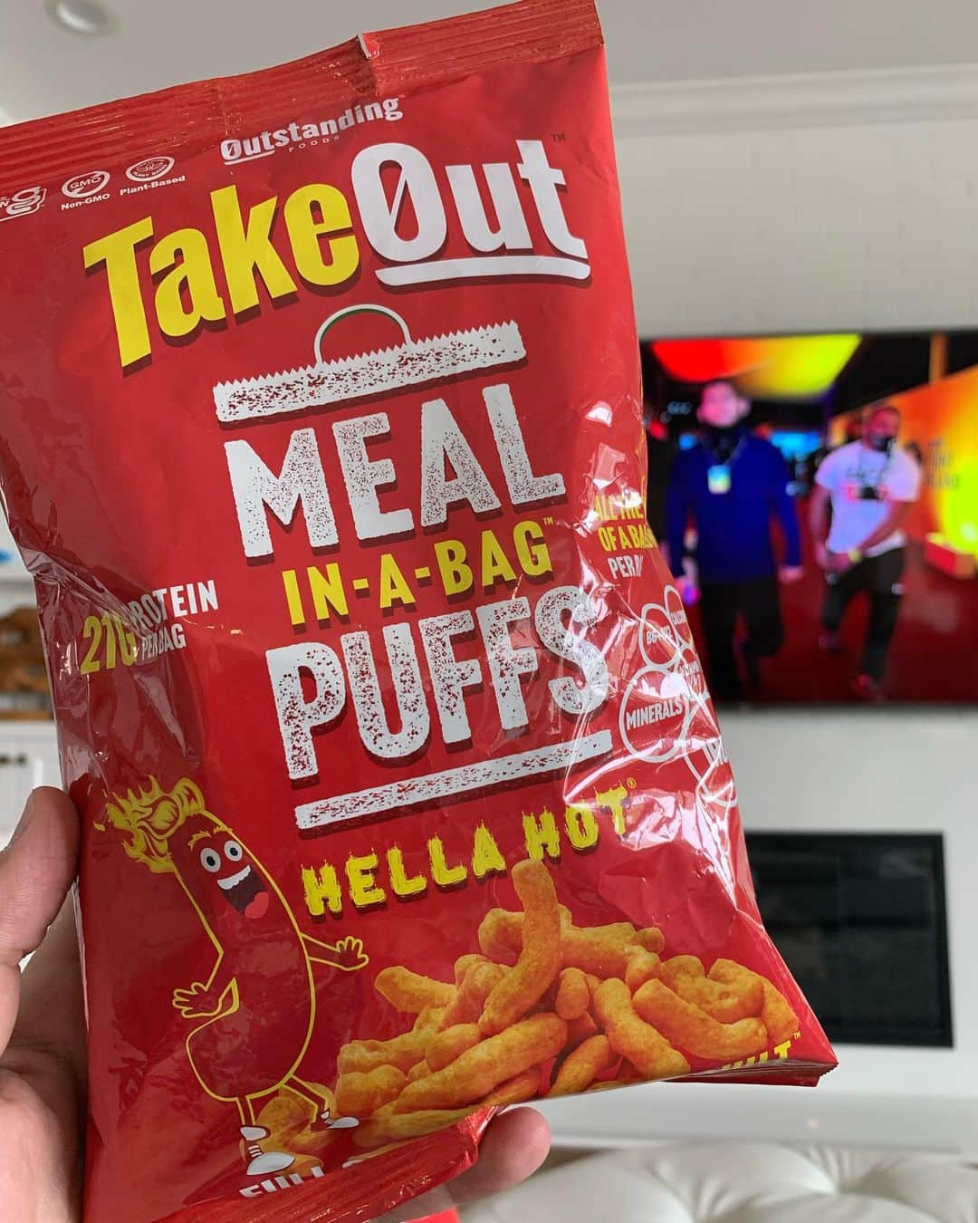 ロブ・ディアデックさんのインスタグラム写真 - (ロブ・ディアデックInstagram)「No better way to enjoy a @UFC championship afternoon than with @outstandingfoods latest snack revolution TAKE OUT.  All the nutrients of a balanced meal in this addictively delicious puff! This is truly the greatest snack ever made... knock out the entire bag feeling so good about yourself. @dyrdekmachine  #manufacturingamazing 🙏🏼🙏🏼🙏🏼🙌🏽🙌🏽🙌🏽🚀🚀🚀🔥🔥🔥🎉🎉🎉🎯🎯🎯🎯🤯🤯🤯」10月25日 4時23分 - robdyrdek