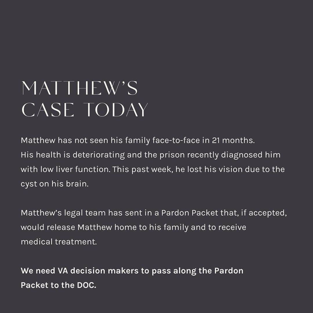 テス・ホリデーさんのインスタグラム写真 - (テス・ホリデーInstagram)「*STOP SCROLLING*  I want to introduce you to Matthew Rushin. Matthew is a sweet 22 yr old man serving 10 yrs in prison for being in a car accident while Black and autistic. At present, his health is deteriorating in prison. His legal team has given a pardon packet to VA, and we need that to get passed so that Matthew can be released.  That’s where you come in, we need your help!   Please share this post to help this story hit mainstream news  - Follow @justice4matthewrushin to stay informed  - Sign the petition linked in their bio to help us get 500k signatures  Lastly, have you voted yet? What’s your plan? Make sure to visit whenweallvote.org to make sure you’re ready to go. You can vote early too, and let’s be real: we can’t wait for things to change, we have to change them. #voteearly #allblacklivesmatter #freematthewrushin」10月25日 4時44分 - tessholliday