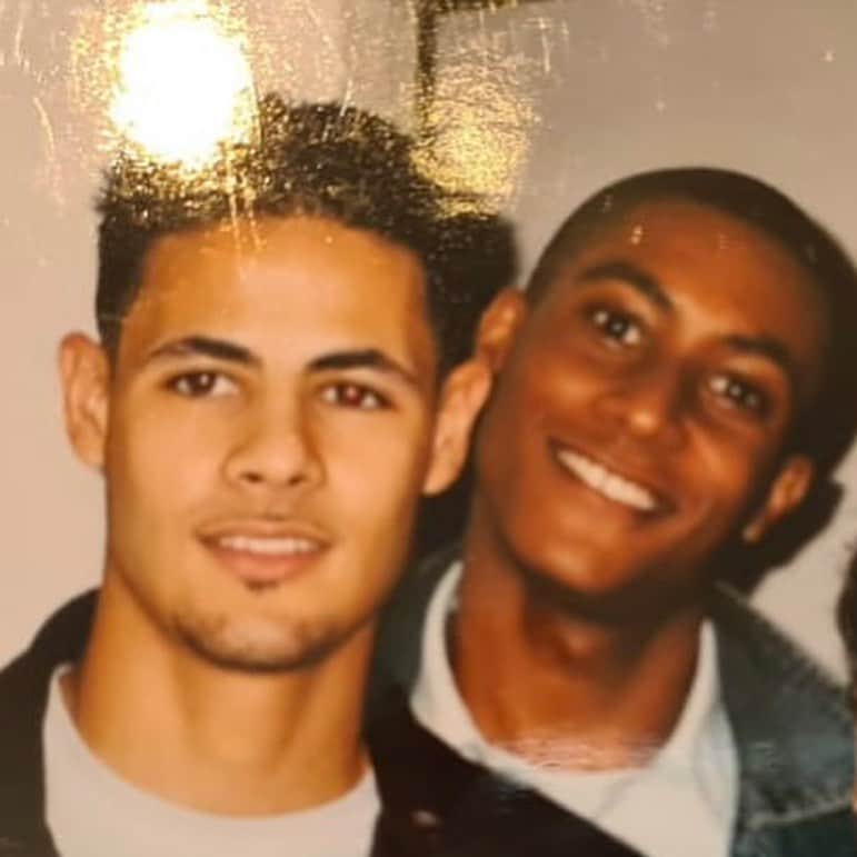サネリー・ジェームズのインスタグラム：「Happy Birthday brother @mohsinkasmi. Forever young! ♥️😃」