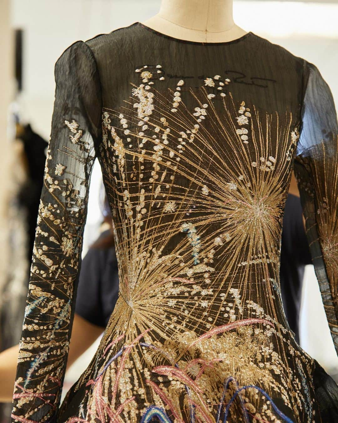 オスカーデラレンタさんのインスタグラム写真 - (オスカーデラレンタInstagram)「An spirited display of optimism and craftsmanship, the #odlrfall2020 firework gown features intricate fil coupé and captures the essence of nighttime magic.」10月25日 5時32分 - oscardelarenta