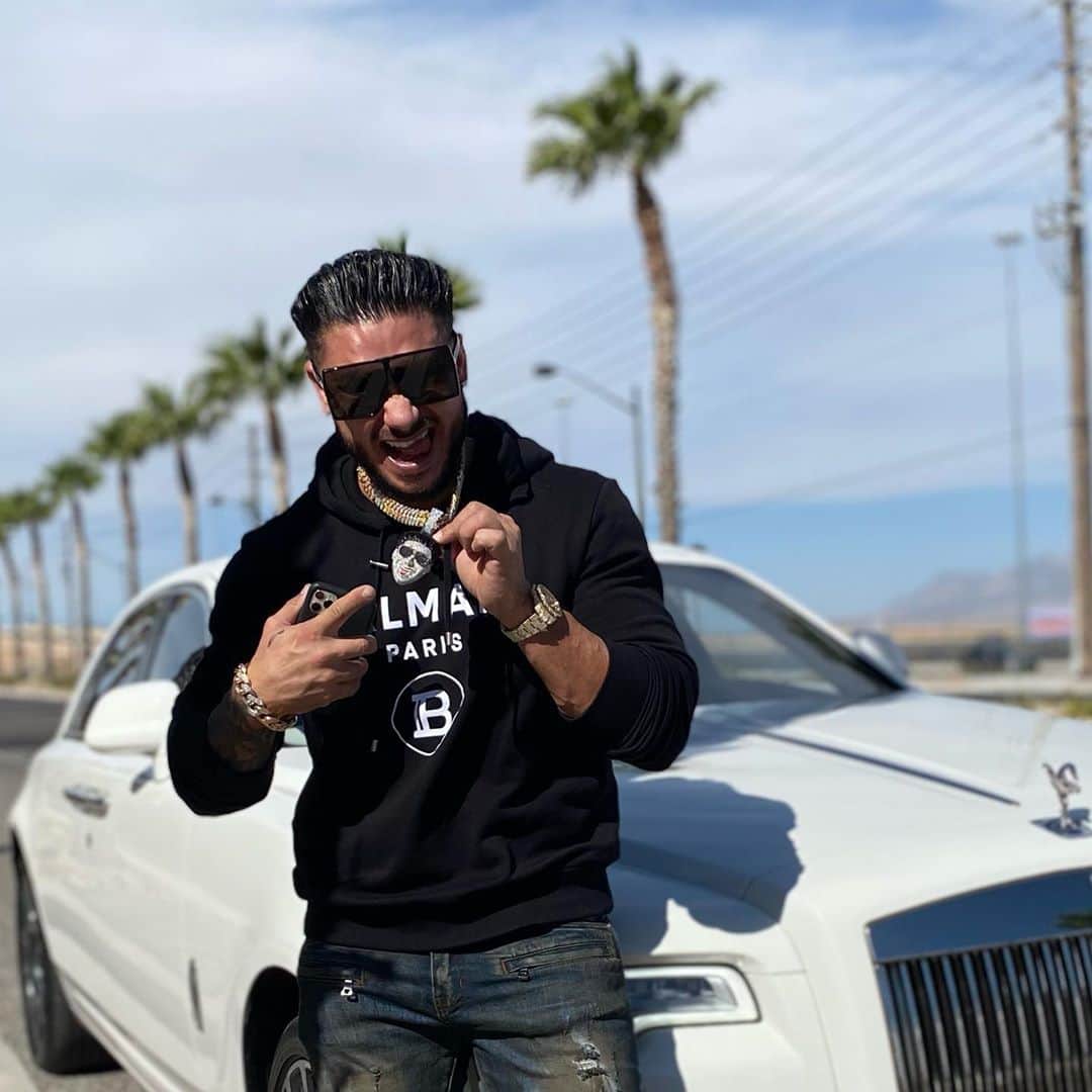 Pauly Dのインスタグラム：「Mr. CEO Thats What My Title Say.......#DJPaulyD #PaulyD #PaulyDPositivity」