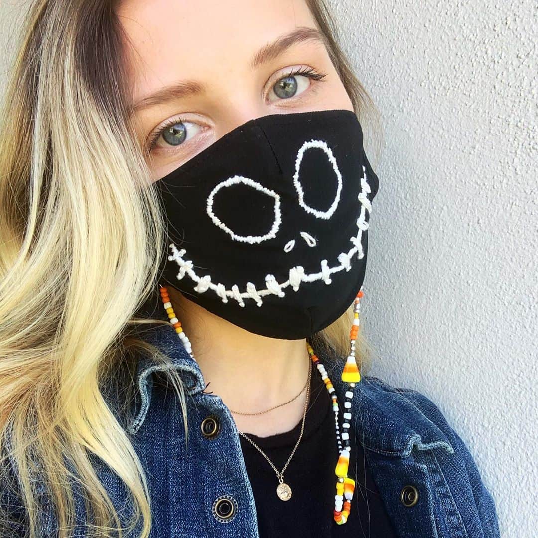 のインスタグラム：「this was a lot of embroidery effort for one week of wear 🤷🏼‍♀️ love me a costume craft」