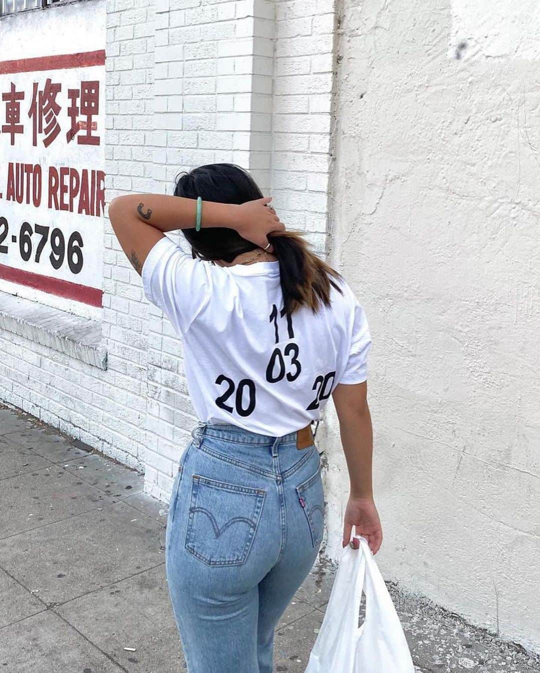 Urban Outfittersさんのインスタグラム写真 - (Urban OutfittersInstagram)「On #VoteEarlyDay, let this serve as your reminder to mail in your ballot, vote early in person, or confirm your polling location to vote on Election Day (in ten days!). Help us out today by texting 5 friends to make sure they're ready, too. #iamavoter @sushirollangel」10月25日 5時40分 - urbanoutfitters