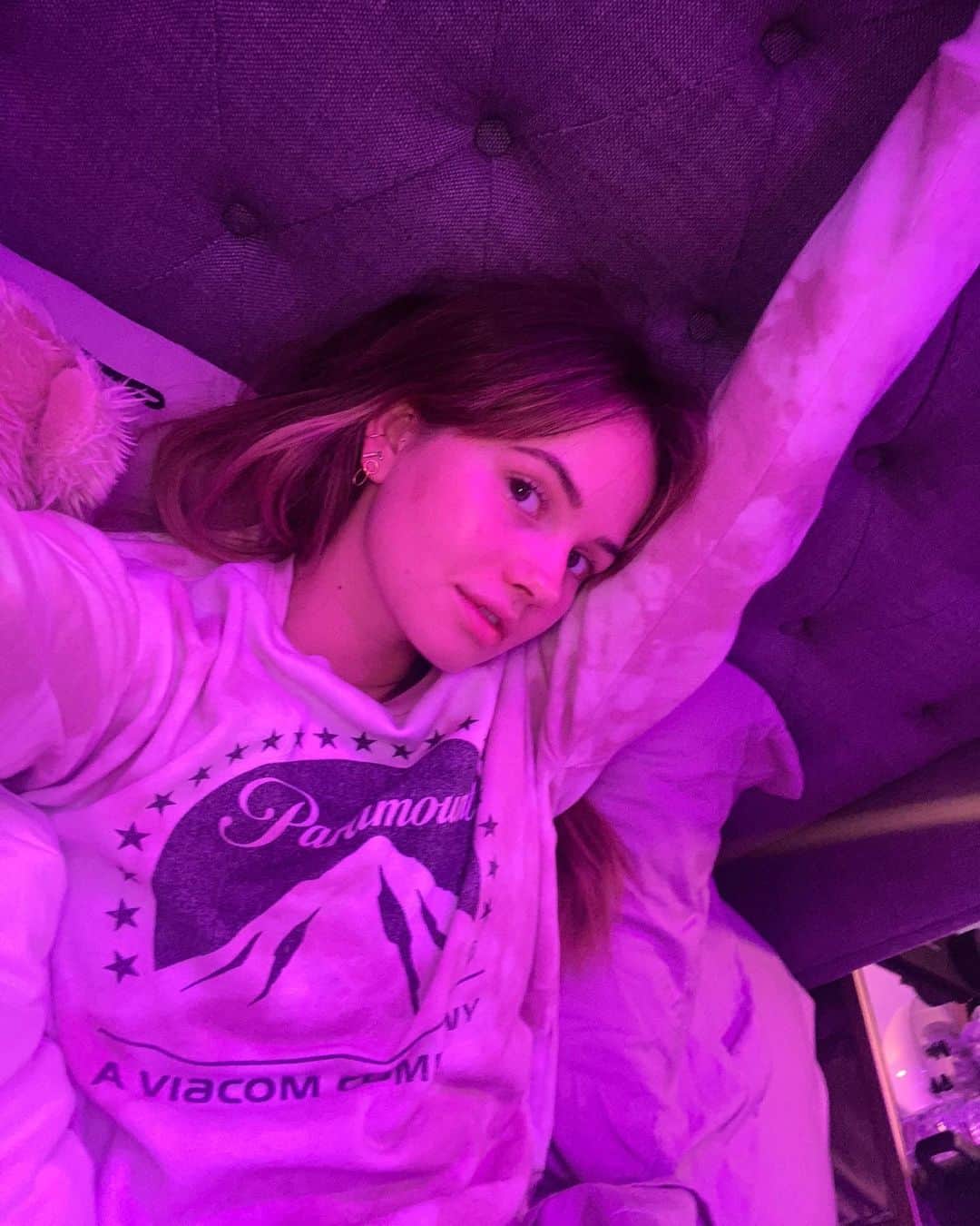デビー・ライアンのインスタグラム：「weekend energy — the last photo is so special. and then the rest is intimate/garbage」