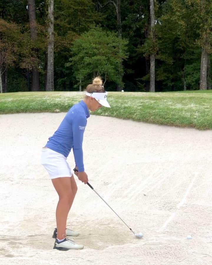Pernilla Lindbergのインスタグラム：「There is always something to work on! Today after my round I wanted to check my bunker technique. I had two bunker shots today I didn’t play how I wanted to. The fix I needed was a straiter spine angle rather than tilting backwards. Problem solved🤗!」
