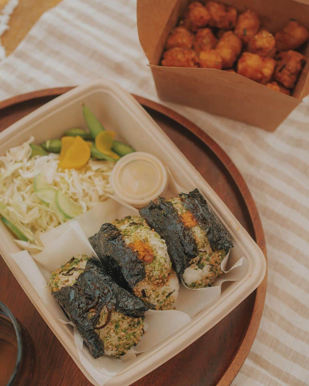 W E Y L I Eのインスタグラム：「10/10 would recommend eating musubi’s 🍙 and tater tots together. The combo I didn’t know I needed! I love having yummy food at the safety and comfort of my own home. 🏡  Smorgasburg is now available for delivery through @grubhub! You can find many local and small restaurants on there like @mamamusubi! I ordered the musubi plate that came with 3 pieces and a side slaw salad. The furikake tater tots are addicting & I couldn’t stop once I started 🍟  Use code “SMORG2020” for free delivery and get $5 perk when you order $15+! #mysmorgdelivery #grubhubpartner」