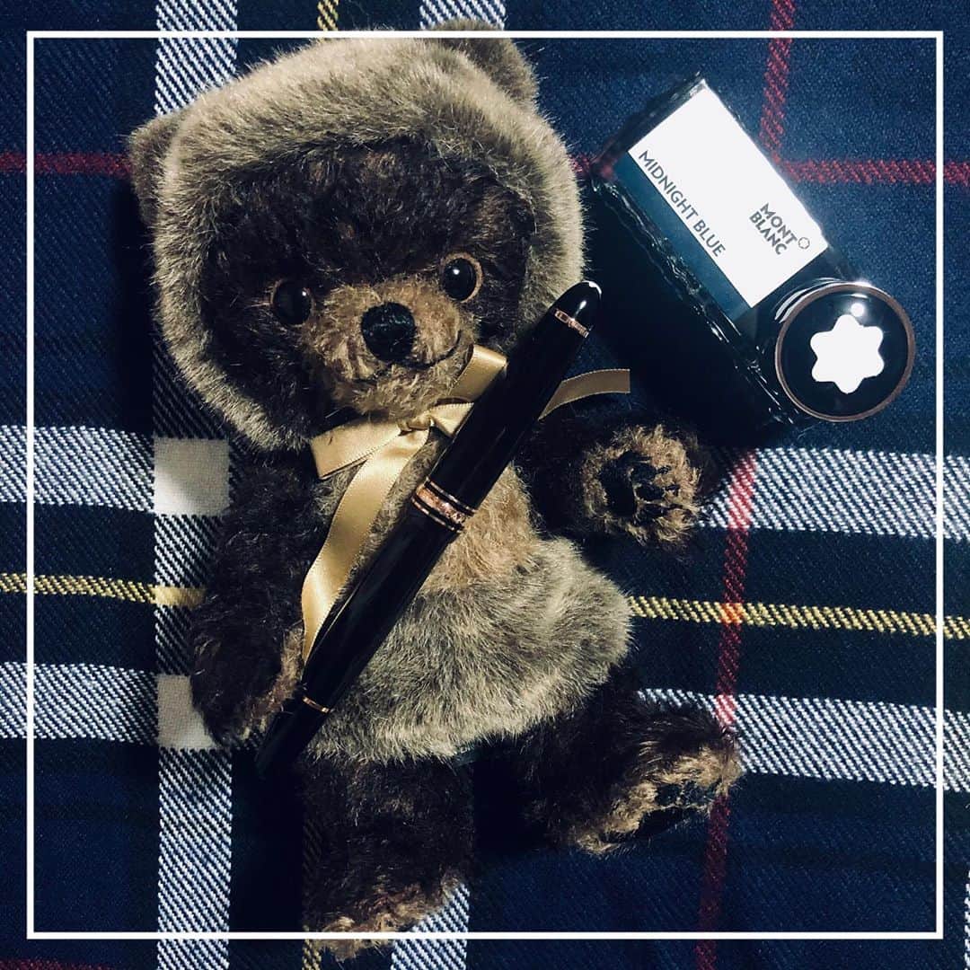 那多ここねのインスタグラム：「. 自分史上1番高い文房具の買い物です。  数万単位の万年筆は初めて買いました…。 伝統的なこの一本、 クールドジ男子の五十嵐元晴に 持たせるというキッカケがなかったら なかなか手を出せない代物でしたが これを機に手に入れることができて良かったです。 とっても気に入りました！」