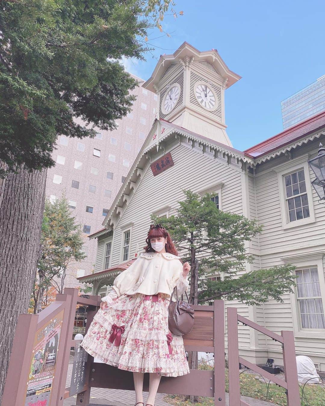 青木美沙子さんのインスタグラム写真 - (青木美沙子Instagram)「札幌時計台とロリータ💓」10月25日 11時32分 - misakoaoki