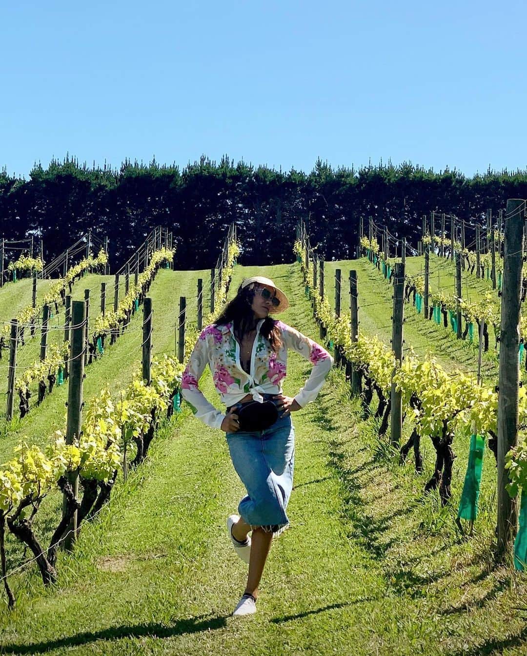ダニア・ラミレスさんのインスタグラム写真 - (ダニア・ラミレスInstagram)「How it’s started... How it ended... #winetasting @mudbrick_nz @podericrisci and all the beauty in between! #newzealand」10月25日 6時14分 - daniajramirez