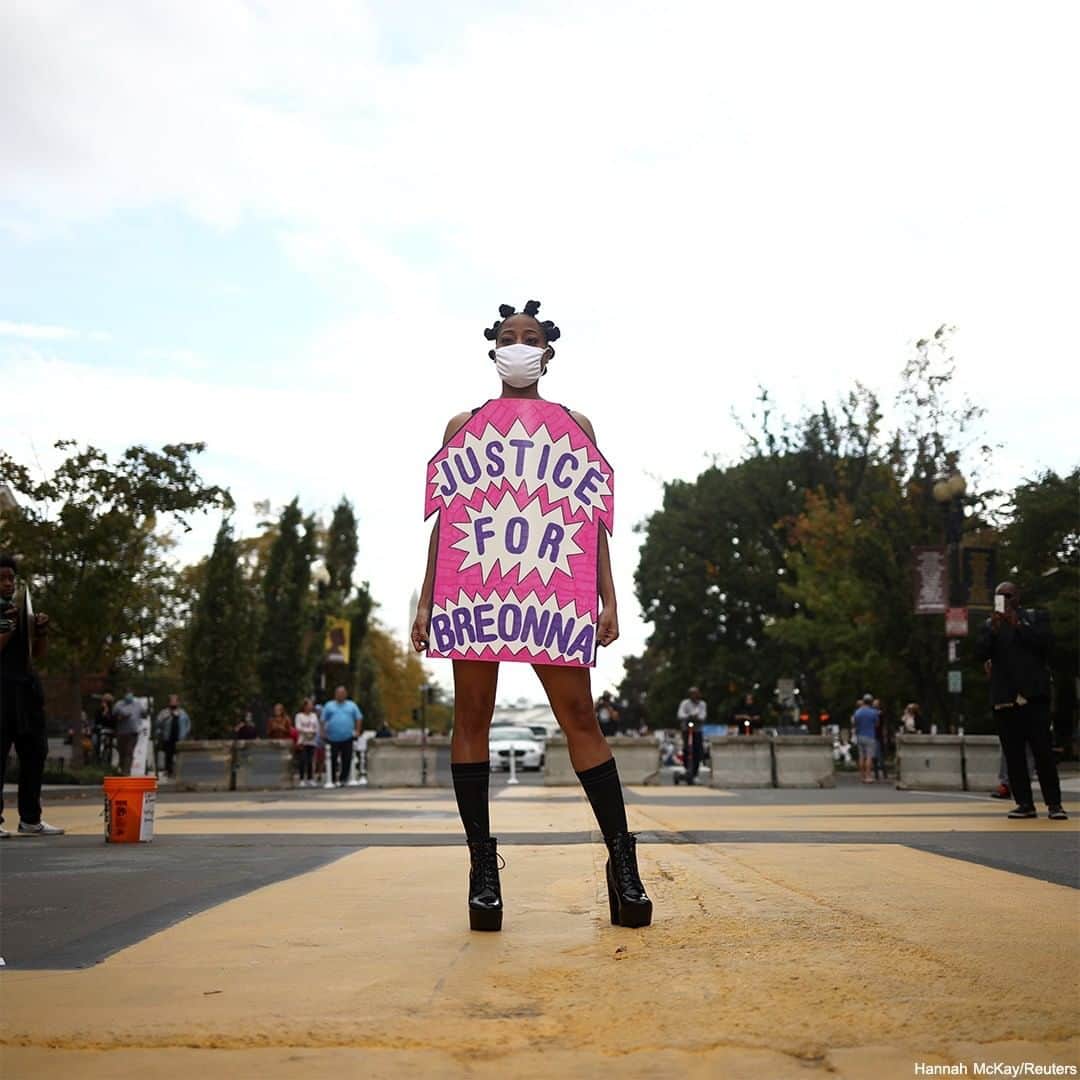 ABC Newsさんのインスタグラム写真 - (ABC NewsInstagram)「Activists participated in a fashion show on the Black Lives Matter Plaza in Washington, D.C. #fashion #protesting #demonstrations #us」10月25日 6時17分 - abcnews