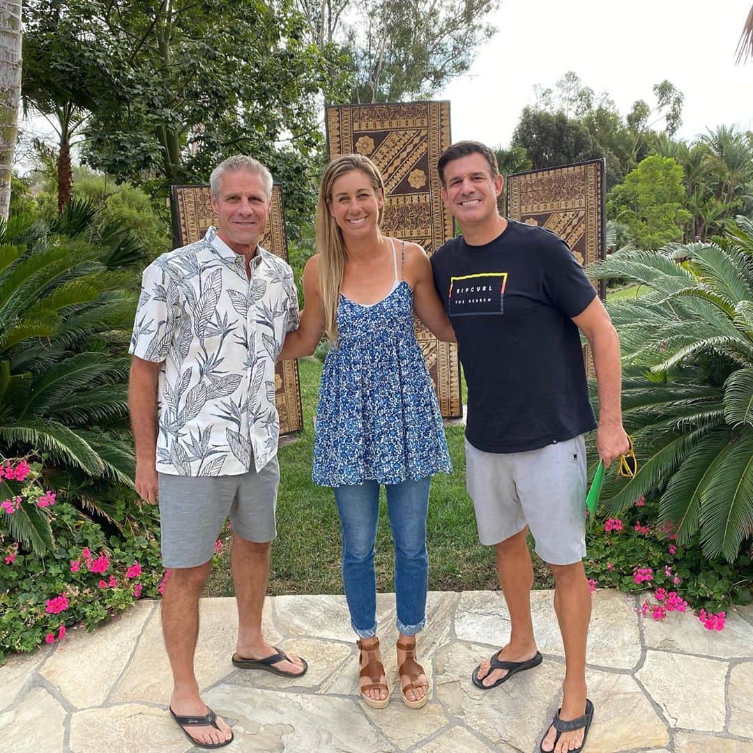 エイプリル・ロスのインスタグラム：「Your @starlingsvolleyballusa hosts for the virtual luau today🤗🌺 @ 4:30 PM Cali time!  Live auction, silent auction, and a signed ball to be won!🏐  RSVP & tune in via www.starlings.org!」
