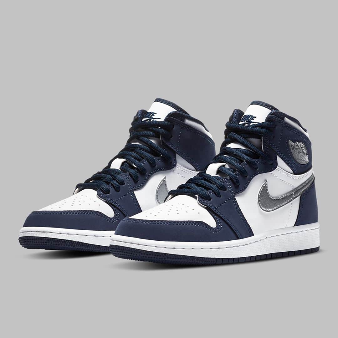 Sneaker Newsさんのインスタグラム写真 - (Sneaker NewsInstagram)「Good news: The Air Jordan 1 Retro High OG CO.JP "Midnight Navy" is also dropping in kids sizes. Hit the link in our bio to get a look at official images.」10月25日 7時01分 - sneakernews