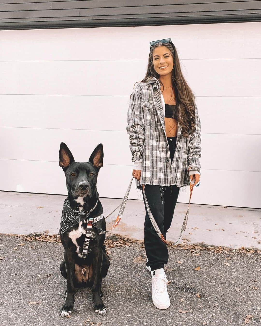 のインスタグラム：「Saturday walks with the boy 🍂🍁 because snow is in the forecast for the next two days 😳 not sure I’m fully ready for that but can’t wait to see him play in the snow again 😂🤧⁣ ⁣ Outfit is tagged & I’ll post the link to everything on my story as well 🤍 be prepared for endless flannel photos for the next few months... I apologize in advance 😁⁣ ⁣ Have a beautiful Saturday 🤎🍂」