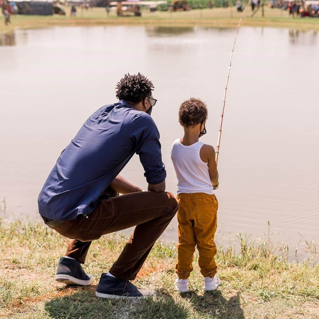 クリス・ボッシュさんのインスタグラム写真 - (クリス・ボッシュInstagram)「“Don’t seek for everything to happen as you wish it would, but rather wish that everything happens as it actually will—then your life will flow well. It’s not just accepting, it’s loving everything that happens.” - Epictetus #BoshFamily #MyBoy」10月25日 8時06分 - chrisbosh