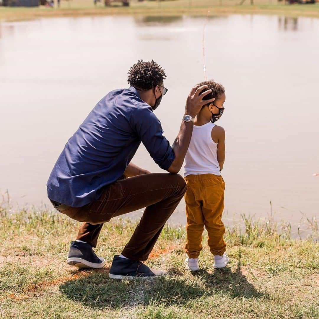 クリス・ボッシュさんのインスタグラム写真 - (クリス・ボッシュInstagram)「“Don’t seek for everything to happen as you wish it would, but rather wish that everything happens as it actually will—then your life will flow well. It’s not just accepting, it’s loving everything that happens.” - Epictetus #BoshFamily #MyBoy」10月25日 8時06分 - chrisbosh