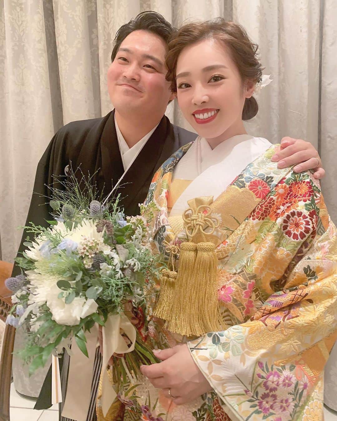 Dressy編集長 ♡miiさんのインスタグラム写真 - (Dressy編集長 ♡miiInstagram)「. 2020.10.24  kyon happywedding🕊 . 家は歩いて3分。小学生の頃に出会って、高校時代は、毎日登下校をともにして、一緒に野球部のマネして、毎週のようにお泊まりして、消しゴムが転がるだけで爆笑できた時代を一緒に過ごした人。大好きな、大切な人。 . こんな日がくるなんて、10年前は思いもしなかったー！めちゃくちゃキレイで、世界一すてきな花嫁姿だった！🤍 . . #DRESSY花嫁 #プラコレ #2020秋婚 #名古屋花嫁 #結婚式 #おめでとう #星ヶ丘アートグレイスクラブ」10月25日 8時42分 - dressy_mii