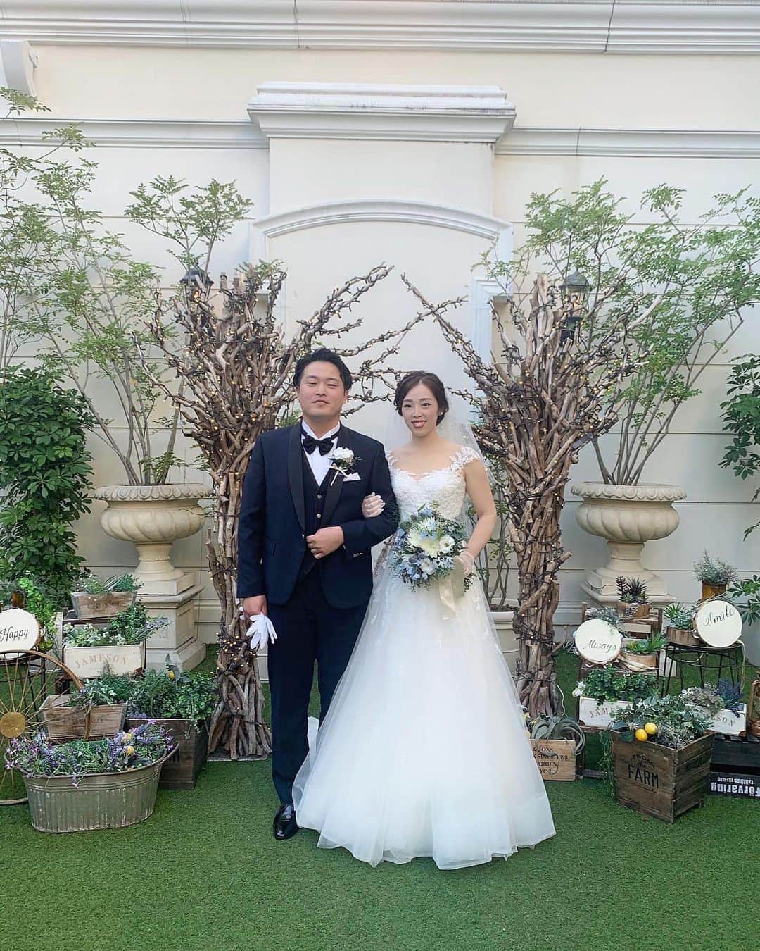 Dressy編集長 ♡miiさんのインスタグラム写真 - (Dressy編集長 ♡miiInstagram)「. 2020.10.24  kyon happywedding🕊 . 家は歩いて3分。小学生の頃に出会って、高校時代は、毎日登下校をともにして、一緒に野球部のマネして、毎週のようにお泊まりして、消しゴムが転がるだけで爆笑できた時代を一緒に過ごした人。大好きな、大切な人。 . こんな日がくるなんて、10年前は思いもしなかったー！めちゃくちゃキレイで、世界一すてきな花嫁姿だった！🤍 . . #DRESSY花嫁 #プラコレ #2020秋婚 #名古屋花嫁 #結婚式 #おめでとう #星ヶ丘アートグレイスクラブ」10月25日 8時42分 - dressy_mii