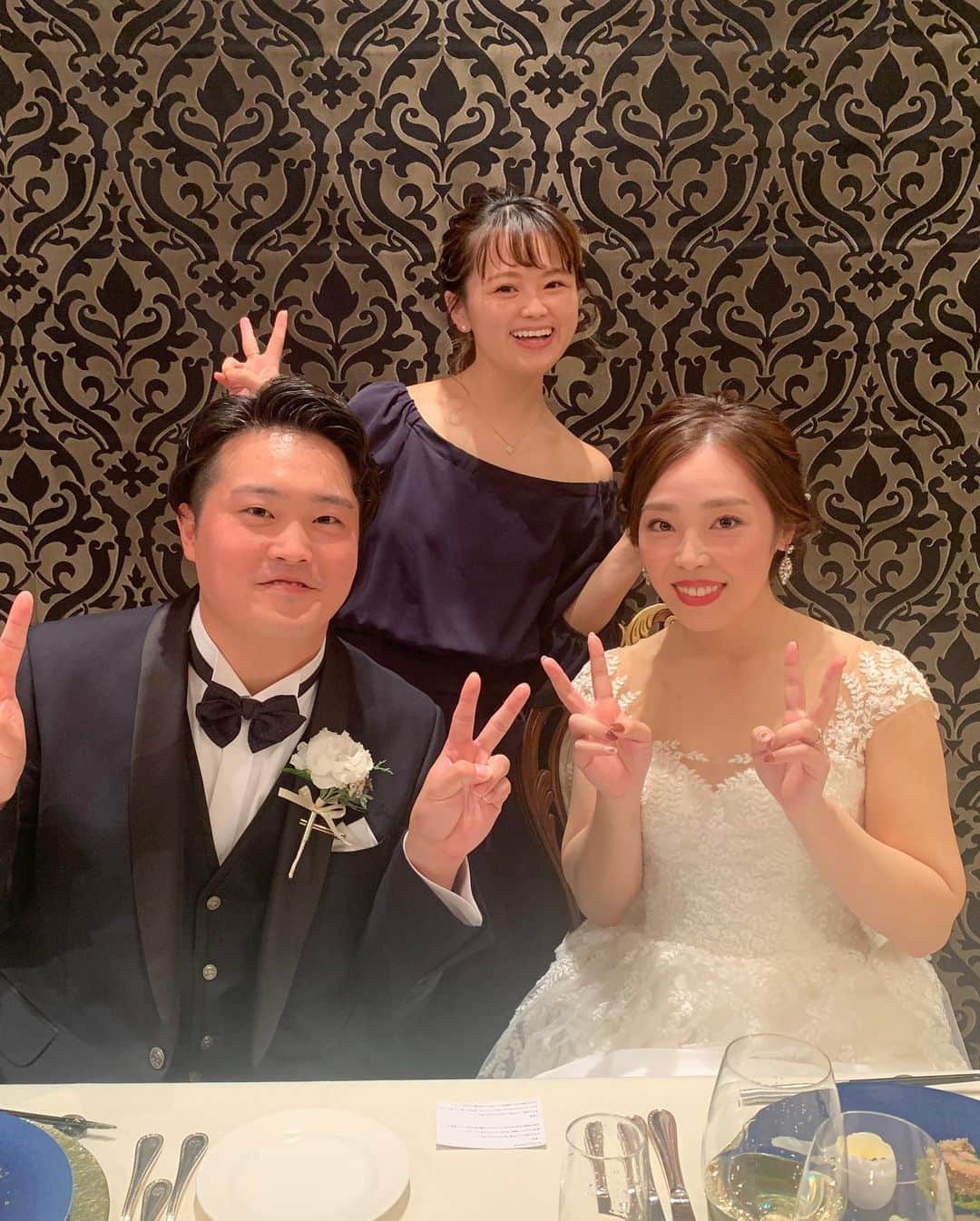 Dressy編集長 ♡miiさんのインスタグラム写真 - (Dressy編集長 ♡miiInstagram)「. 2020.10.24  kyon happywedding🕊 . 家は歩いて3分。小学生の頃に出会って、高校時代は、毎日登下校をともにして、一緒に野球部のマネして、毎週のようにお泊まりして、消しゴムが転がるだけで爆笑できた時代を一緒に過ごした人。大好きな、大切な人。 . こんな日がくるなんて、10年前は思いもしなかったー！めちゃくちゃキレイで、世界一すてきな花嫁姿だった！🤍 . . #DRESSY花嫁 #プラコレ #2020秋婚 #名古屋花嫁 #結婚式 #おめでとう #星ヶ丘アートグレイスクラブ」10月25日 8時42分 - dressy_mii