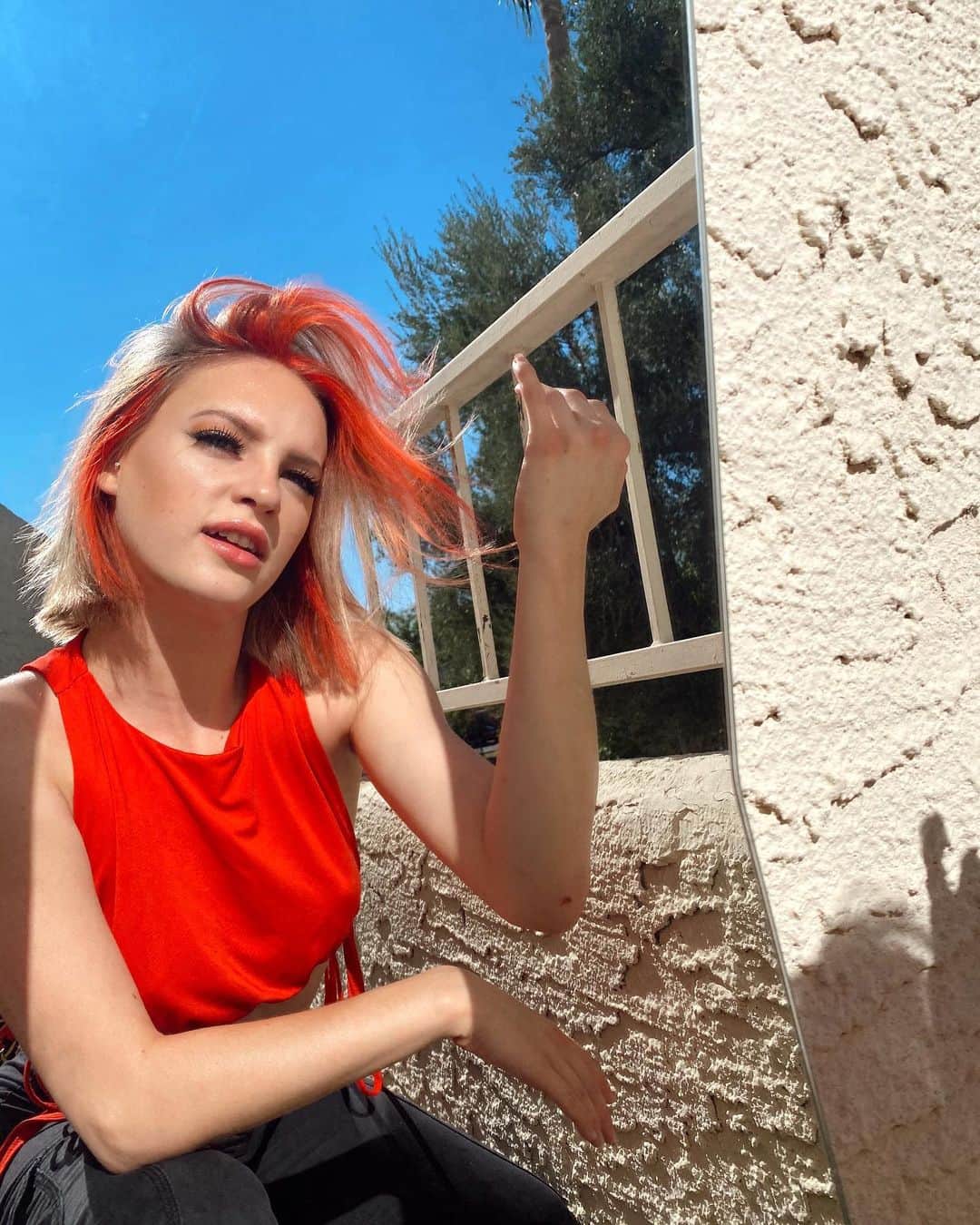 Addison Moffettのインスタグラム：「Girl in red」
