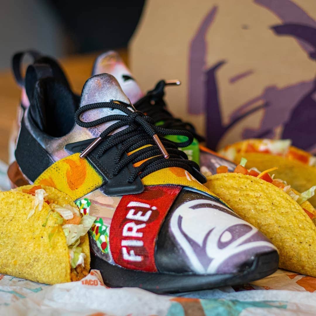 Taco Bellのインスタグラム：「When you love The Bell from your head to your toes.」