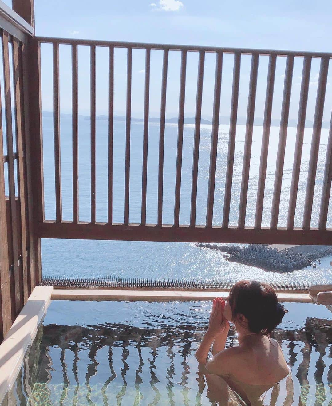 蒼井彩加さんのインスタグラム写真 - (蒼井彩加Instagram)「温泉に行ってきました♨️ お部屋に露天がついてて星空が見えたよ✨  #温泉旅行　#trip #sayakatrip #travel #旅行好き　#旅行好きな人と繋がりたい #girlstrip #travelgram #温泉　#♨️ #travelphotography  #露天風呂付き客室 #露天風呂 #眺めよすぎ #また来たい #gotoキャンペーン  #goto #gotoトラベル #着てません　#お風呂　#入浴シーン  #大公開　#拡大したでしょw #family #familytime  #familytrip  #親孝行　#親孝行旅行  #また行こうね」10月25日 9時16分 - sayaca_aoi1011