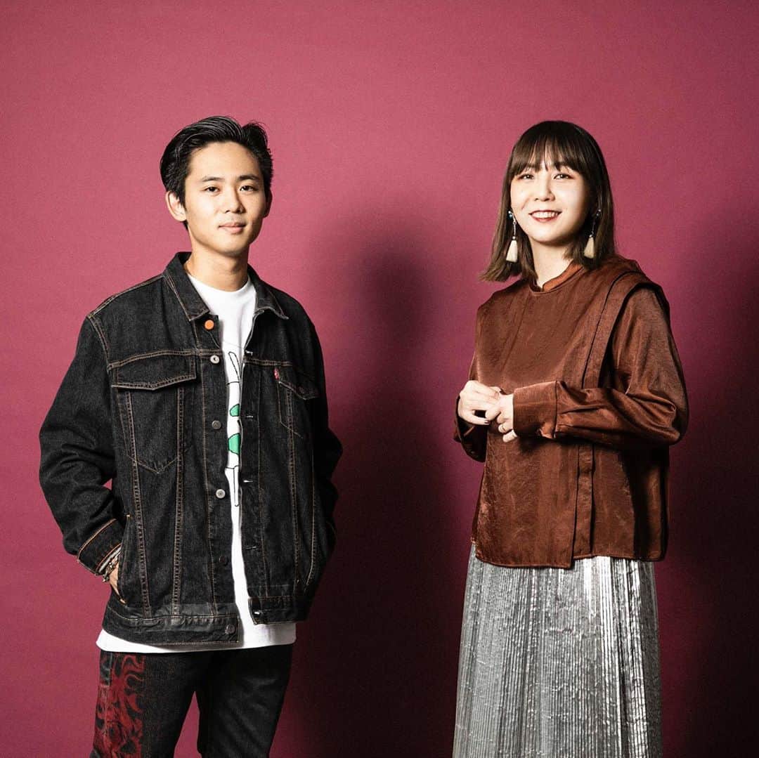 オカモトレイジのインスタグラム：「土岐さんとナタリーで対談しました！ インターネットを駆使してチェックしてくれ🎁」