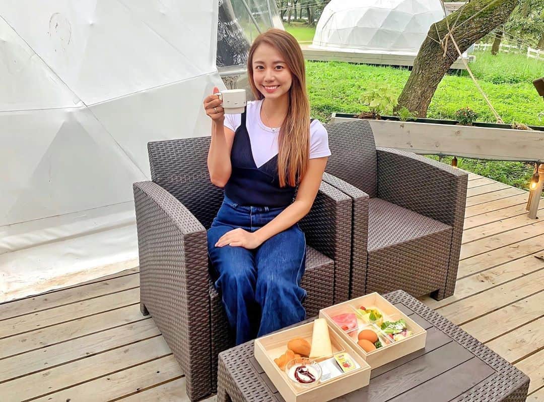のインスタグラム：「おはようございます☀️💕 . この前 @hagafarmglamping に泊まった時、ゴルフ場に行く前に朝食をグランピング場で食べました❤️🥰 . 朝の涼しくて気持ちいい空気の中、食べる朝食は最高🍽🥐 . 普段生活してたら見られない馬の調教の様子とかもここだと見られるからほんと最高✨🥰 . Go to対象っていうところも凄く嬉しいな✨❤️  #ゴルフ#ゴルフ女子#golf#golfgirl#golfswing#ゴルフスイング#sports#スポーツ#スポーツ女子#골프#골프여자#스포츠#高尔夫球#高尔夫#ゴルフウェア#golfwear#紫塚ゴルフクラブ#芳賀ファーム#グランピング」