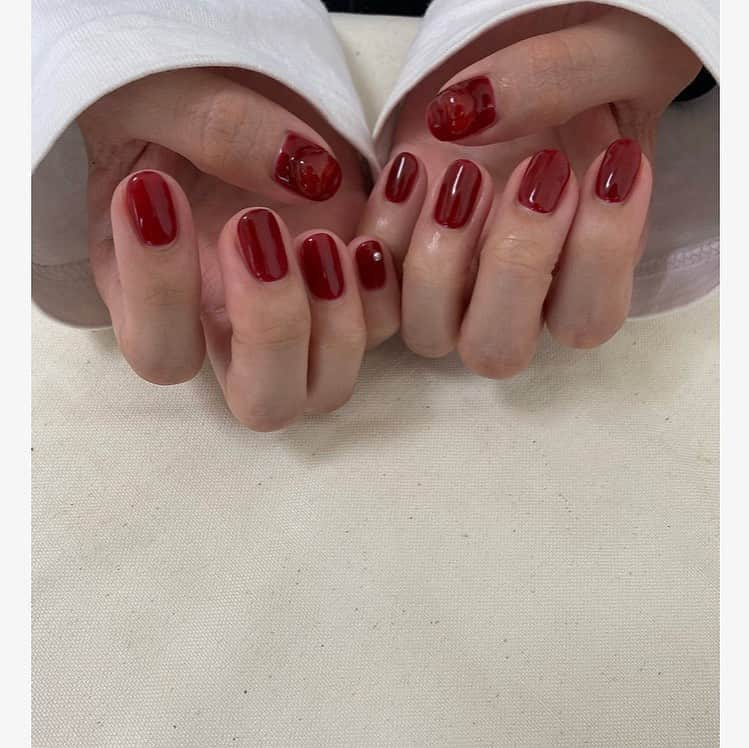 竹村夏音さんのインスタグラム写真 - (竹村夏音Instagram)「‪☺︎‬‪☺︎‬‪☺︎‬ new nail🥀♡ ずっとしたかった透明なハートのパーツ！まっじで可愛い(幸)  ボルドーまじで可愛いけんみんなお揃いにしよう🥳🥳  #nail#透明パーツ#ネイルパーツ#秋ネイル#のんネイル#ボルドーネイル#ボルドーカラー#gucci#財布#さくらんぼ#折りたたみ財布#lfl#お洒落さん#お洒落な人と繋がりたい#ネイル#デザインネイル#サロモ#サロンモデル#サロモ希望#サロンモデル希望#サロモ東京#인스타그램#좋아요#네일아트#velle_jp」10月25日 9時33分 - _tink159_