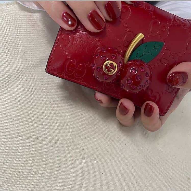 竹村夏音のインスタグラム：「‪☺︎‬‪☺︎‬‪☺︎‬ new nail🥀♡ ずっとしたかった透明なハートのパーツ！まっじで可愛い(幸)  ボルドーまじで可愛いけんみんなお揃いにしよう🥳🥳  #nail#透明パーツ#ネイルパーツ#秋ネイル#のんネイル#ボルドーネイル#ボルドーカラー#gucci#財布#さくらんぼ#折りたたみ財布#lfl#お洒落さん#お洒落な人と繋がりたい#ネイル#デザインネイル#サロモ#サロンモデル#サロモ希望#サロンモデル希望#サロモ東京#인스타그램#좋아요#네일아트#velle_jp」