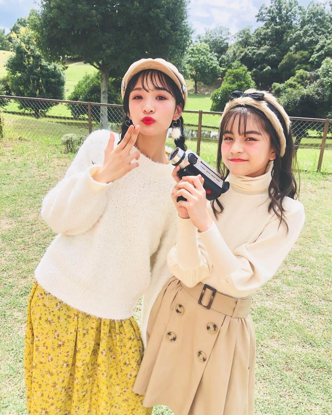 ニコ☆プチのインスタグラム：「🥛🤍☁️ ちょいシンクロな私服コーデ‼︎👼🏻🧁 . . . #有坂心花  #中山あやか」